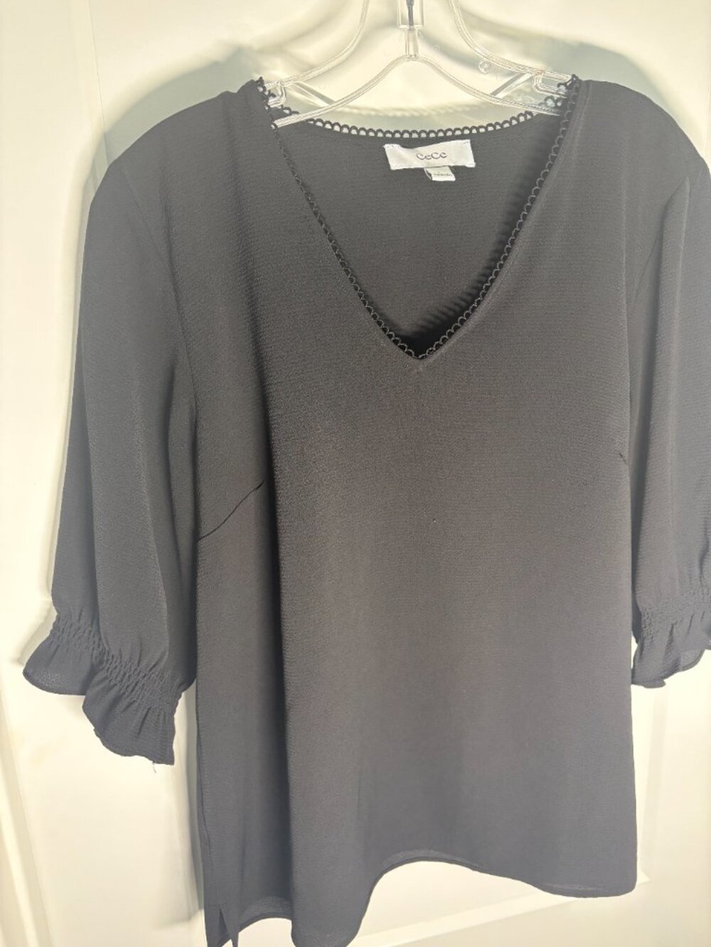 CeCe Black V-Neck Flare Sleeve Top – Large - pre-owned